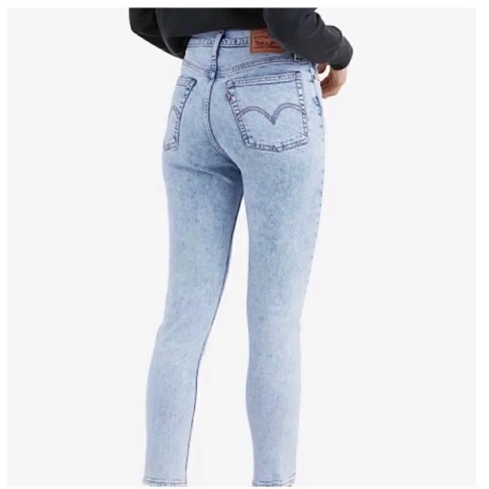 Levi’s Women’s Wedgie Skinny Button Fly Light Acid Wash Jean